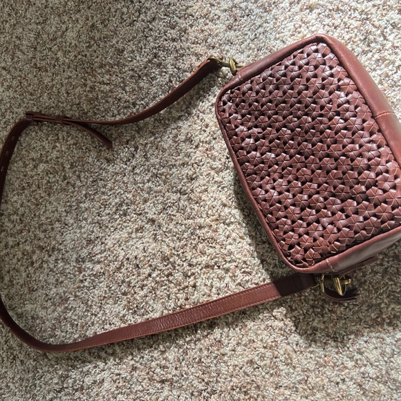 Madewell Transport Camera Bag: Crochet Leather Edition - Picture 6 of 6